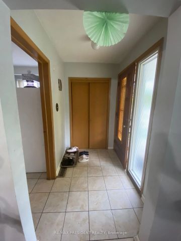 Detached Home For Lease | W9038936 - Photo 4