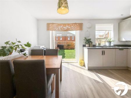 3 bedroom semi-detached house to rent - Photo 3