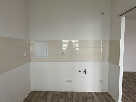 Sanierte 2 Raumwohnung mit Badewanne und Balkon - Photo 3