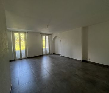 Location Appartement 3 pièces 80m² HYERES 83400 - Photo 2