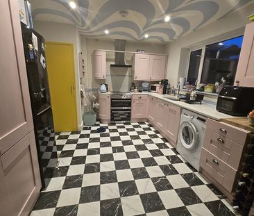 Room in a Shared House, Swanborough Drive, BN2 - Photo 3