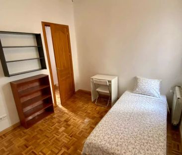 Room in a shared 5-bedroom apartment for rent in Ríos Rosas, perfect for professionals and students - Photo 2
