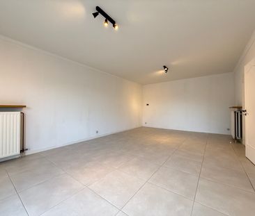Ruim twee-slaapkamerappartement in centrum Ruiselede. - Foto 3