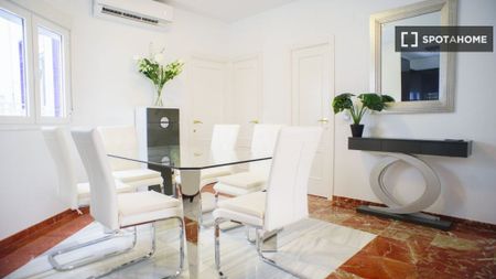 3 room luxury Apartment for rent in Seville, Spain - Photo 3