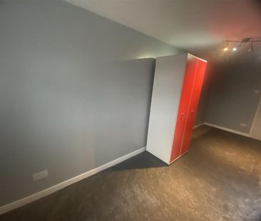 4 bedroom semi-detached house to rent - Photo 4