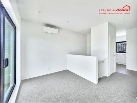 Like New in Westgate! - Photo 2