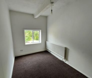 1 bedroom in a flat share to rent - Photo 2