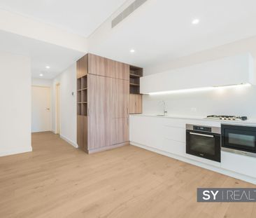 Bright and sunny two bedroom luxury apartment in Green Square centre - Photo 2