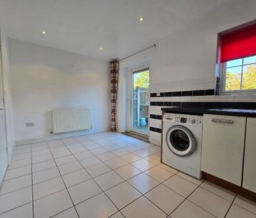 3 bedroom end of terrace house to rent - Photo 6