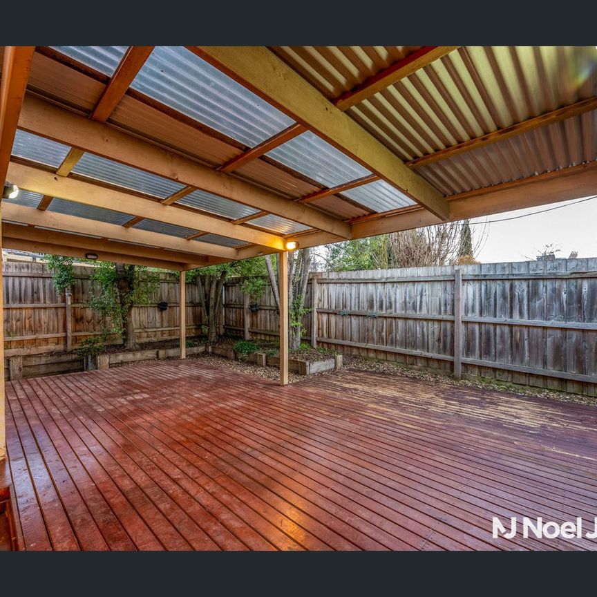 Beautifully Renovated Unit In Prime Position - Photo 1