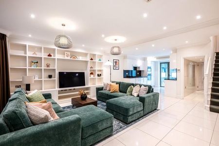 6 bedroom semi-detached house to rent - Photo 5