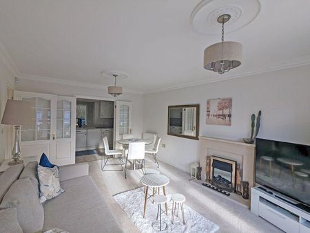 2 bedroom flat to rent - Photo 2