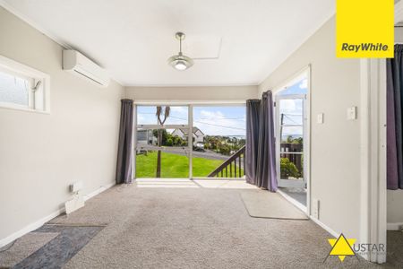 Cozy 2-Bedroom Home in the Heart of Stanmore Bay - Photo 2