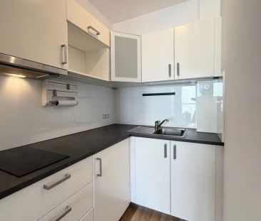 Exkluzivně nabízím pronájem bytu 1+kk/lodžie/sklep, který je uprave... - Photo 1