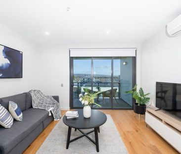 Fully Furnished East End Apartment | 2 Bed 2 Bath 1 Car | City Views - Photo 5