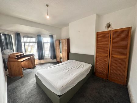 Green Park Avenue, Plymouth - Photo 2