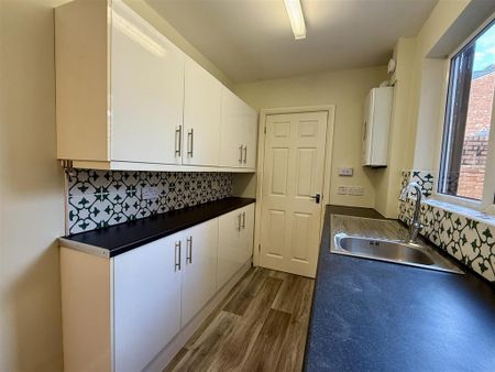 2 bedroom terraced house to rent - Photo 4
