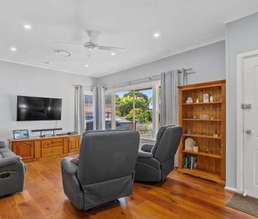 WELL PRESENTED FAMILY HOME IN GREAT LOCATION! - Photo 1