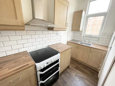 3 bedroom terraced house to rent - Photo 3