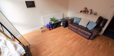 1 bedroom Flat in Harold Grove, Leeds - Photo 2