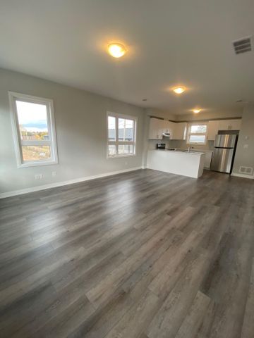For Lease - 6705 CROPP Street Unit# 28, Niagara Falls, Ontario - Photo 4