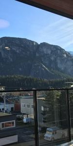 One bedroom and den in Squamish downtown - Photo 3