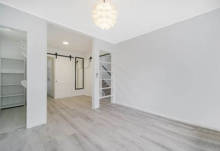 Stylish Parnell Townhouse in Double Grammar Zone – Prime Location! - Photo 4