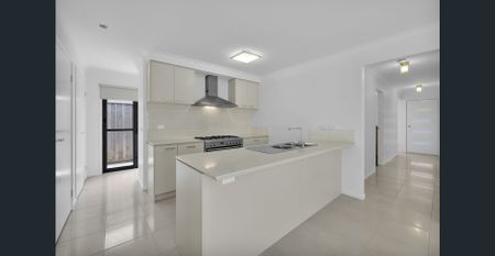 Stunning family home with every feature you could want!! - Photo 4