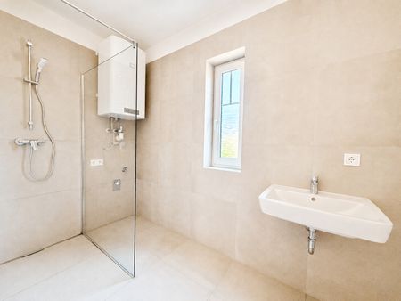 Frisch renovierte 3-Zimmer-Wohnung mit Garten, Parkplatz und barrierefreiem Zugang in Neuzeug - Photo 5