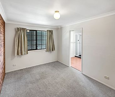 Convenient Living in South Toowoomba - Photo 3