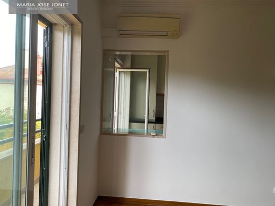 Óptimo T1 sem móveis condomínio com piscina - Photo 1