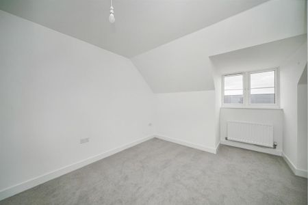 4 bedroom semi-detached house to rent - Photo 4
