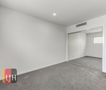 LUXURY TWO BEDROOM UNIT IN BOUTIQUE COMPLEX - Photo 3