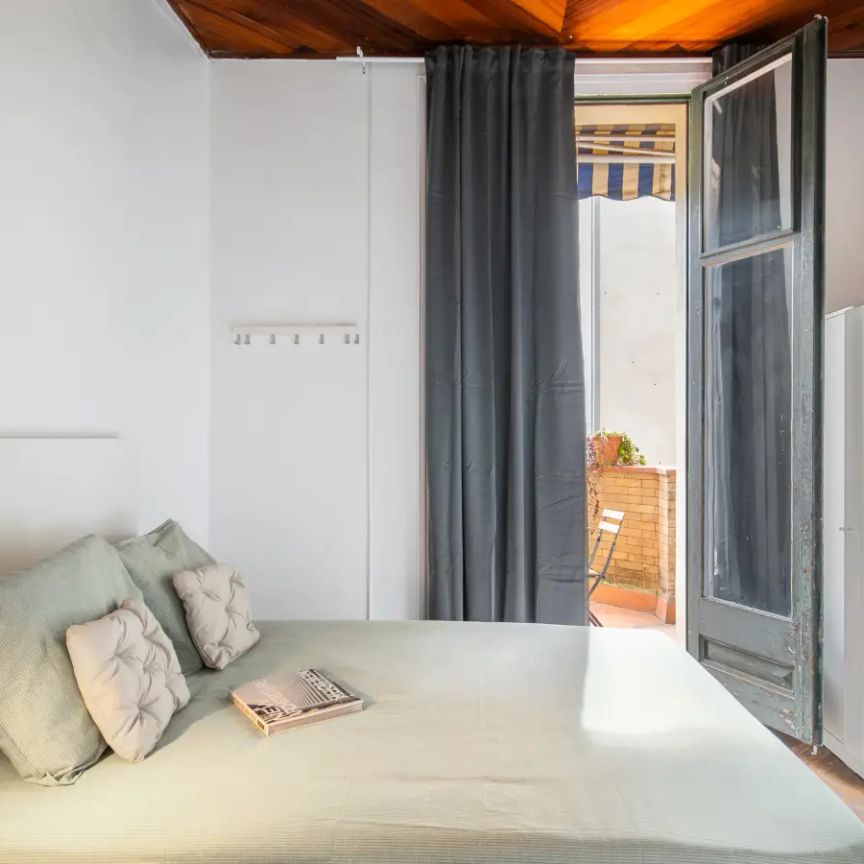 Room in a shared 6-bedroom apartment for rent in la Dreta de l'Eixample, professionals only. - Foto 1