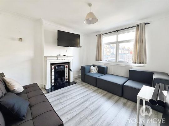 4 bedroom detached house to rent - Photo 1