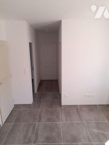 PINON : PAVILLON RECENT EN LOCATION Venez découvrir, ce pavillon semi-mitoyen de 62m² sur l... - Photo 5