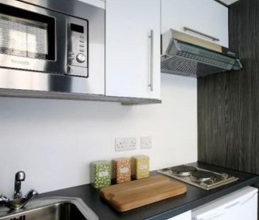 Studio to rent - Photo 2