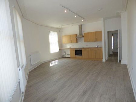 2 bedroom flat to rent - Photo 2