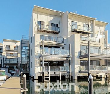 Waterfront Living at Its Finest – Private Boat Mooring Included! - Photo 6