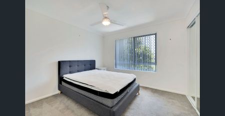 Top-Floor Coastal Living - furnished 1 bedroom - Photo 5