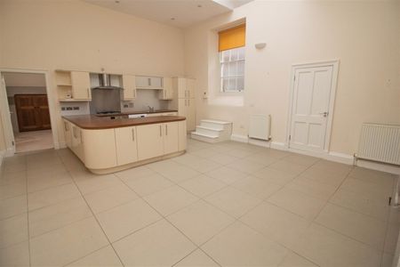 1 Bedroom Apartment - Photo 2