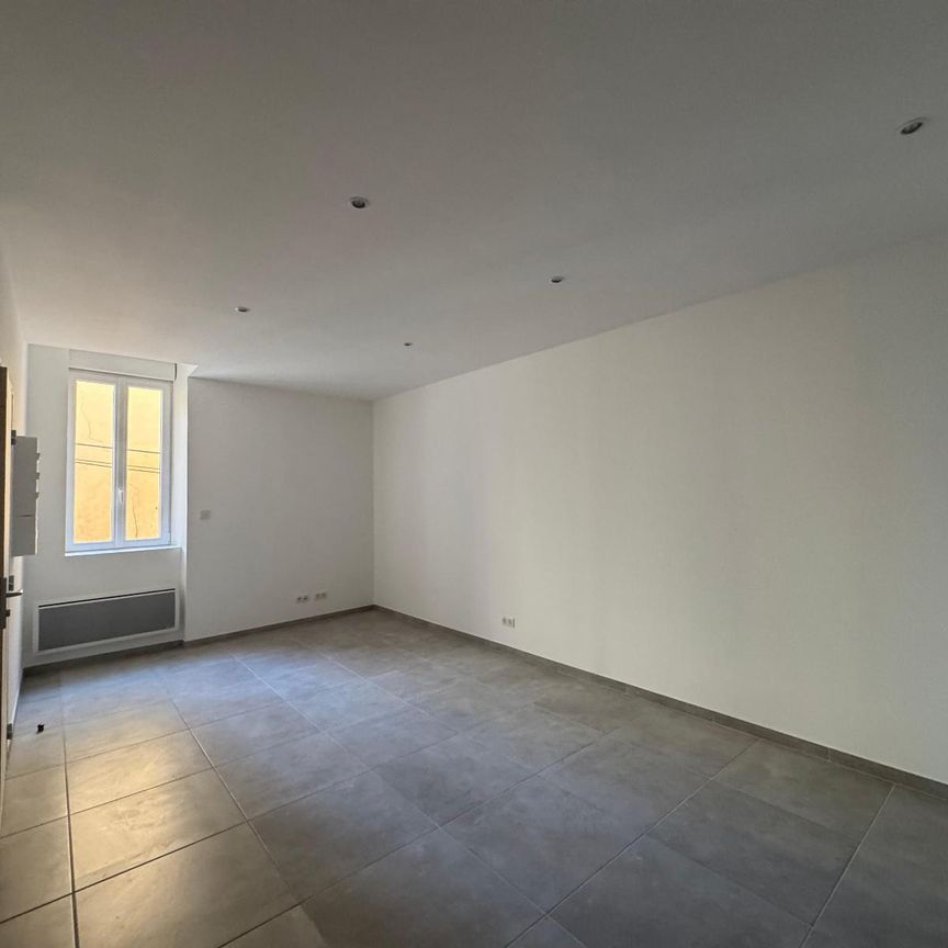 Location Appartement 1 pièce 30m² ST MAXIMIN LA STE BAUME 83470 - Photo 1