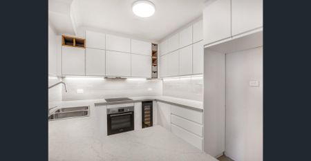 Oversized Renovated Apartment - Photo 3