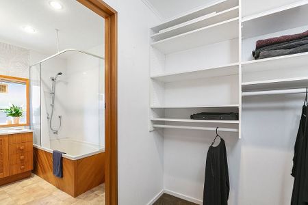 Charming 5BR Roslyn Retreat w/Deck & Garden - Photo 3