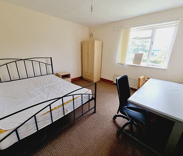 6 Bed Student Accommodation - Photo 6