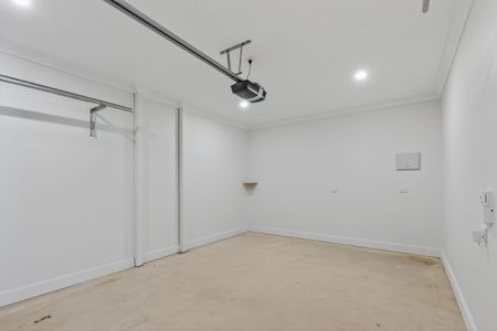 Modern Townhouse Living in Central Katoomba - Photo 3