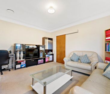 Sunny Family Home - Photo 2