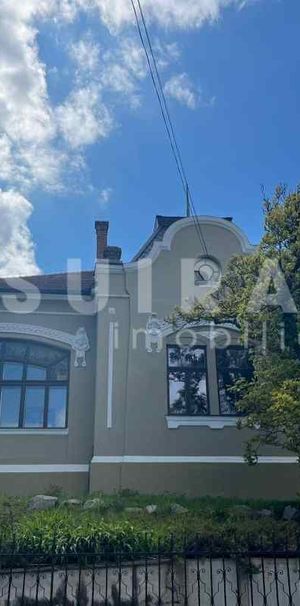 Vila interbelică monument istoric – spațiu premium pentru birouri, aproape de centru - Fotografie 1