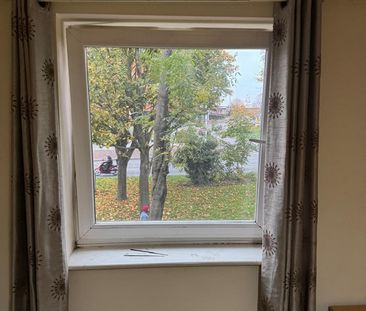 Room in a Shared House, Chamberlain Close, IG1 - Photo 2