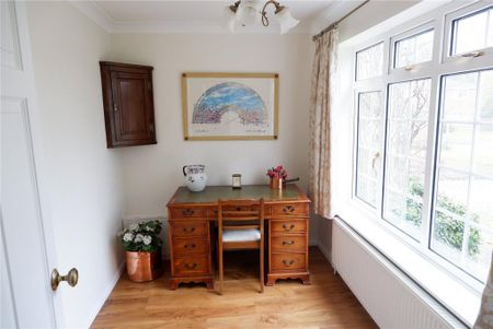 4 bedroom detached house to rent - Photo 3